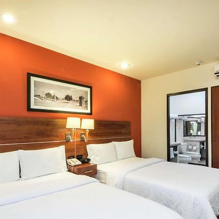 Hampton By Hilton San Juan Del Rio Hotell Exteriör bild