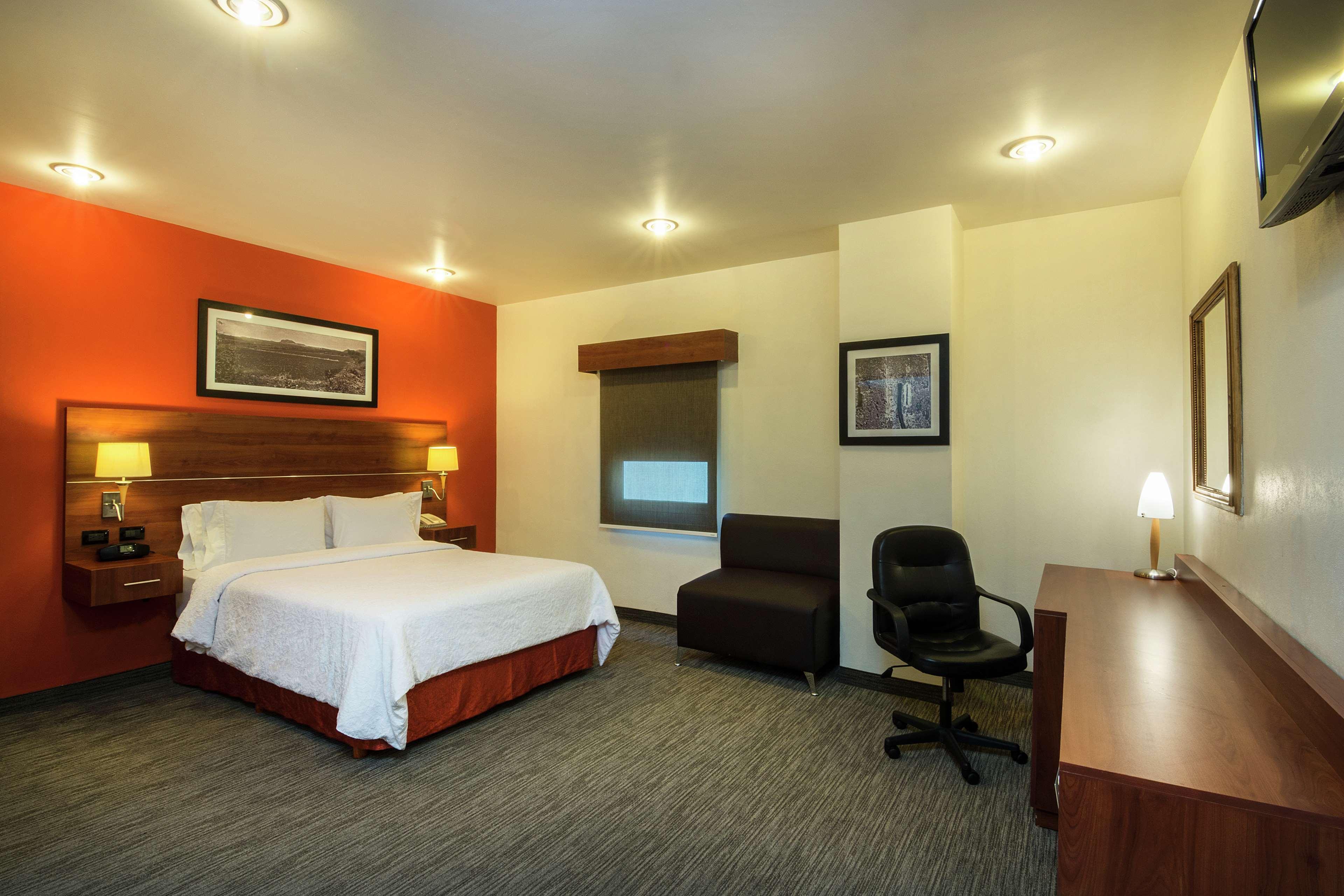 Hampton By Hilton San Juan Del Rio Hotell Exteriör bild