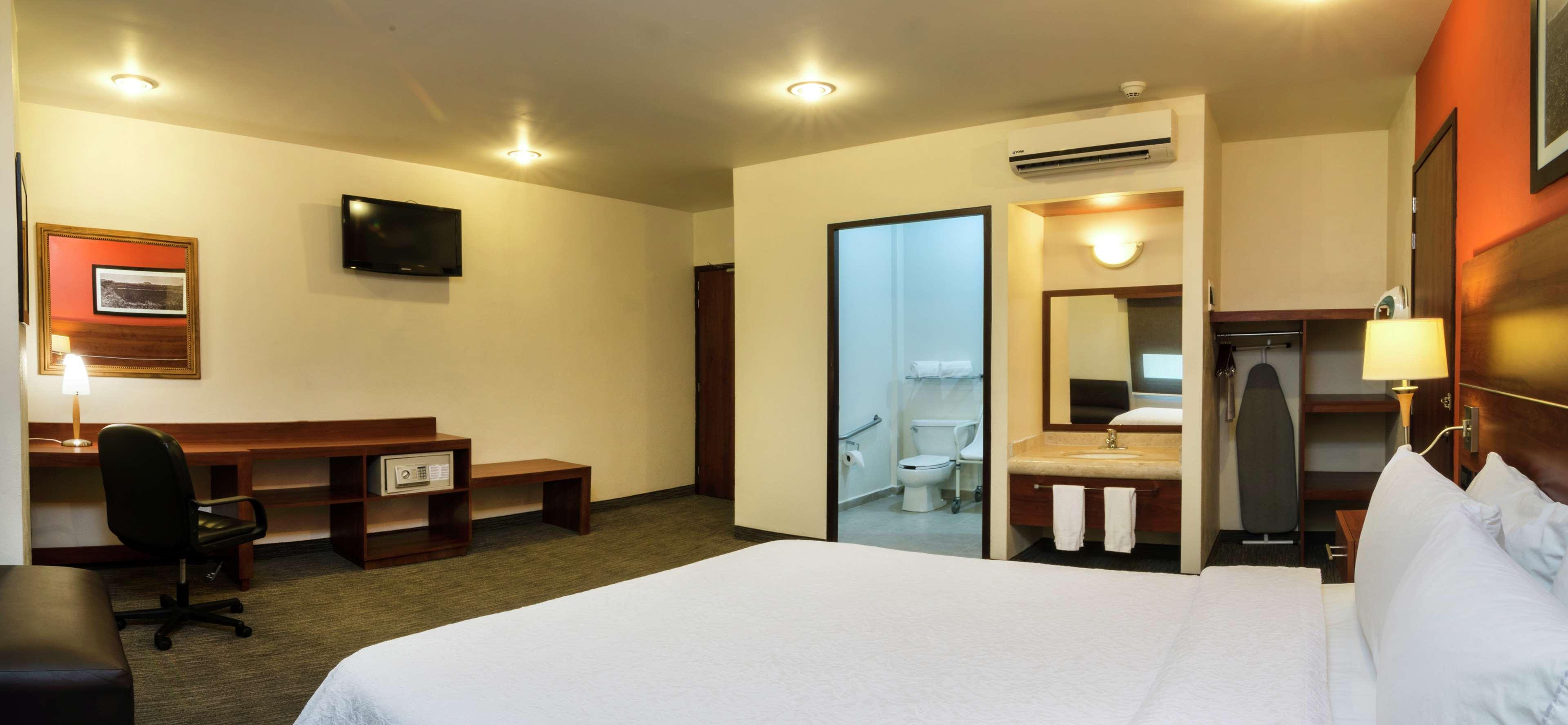 Hampton By Hilton San Juan Del Rio Hotell Exteriör bild