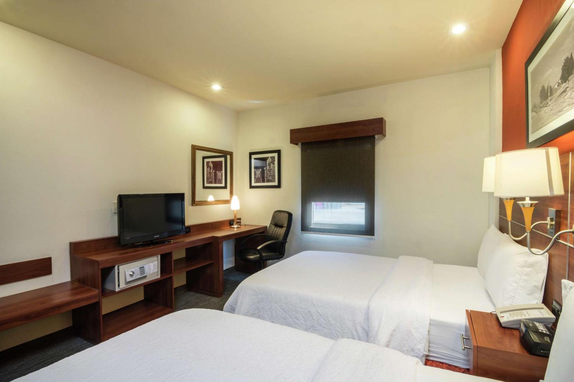 Hampton By Hilton San Juan Del Rio Hotell Exteriör bild