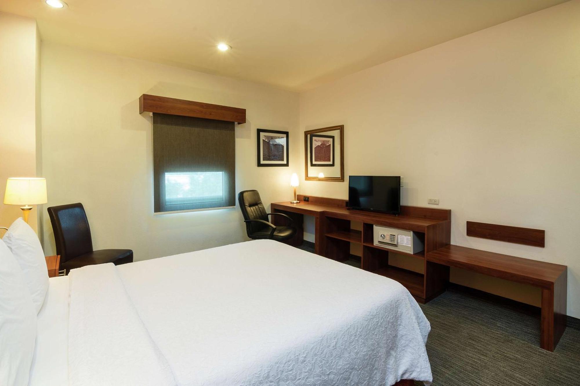 Hampton By Hilton San Juan Del Rio Hotell Exteriör bild