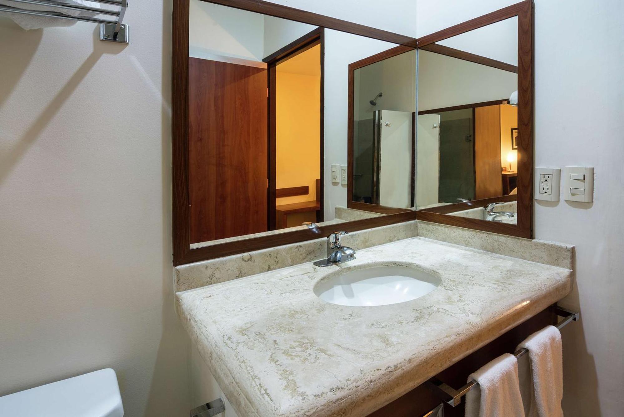 Hampton By Hilton San Juan Del Rio Hotell Exteriör bild