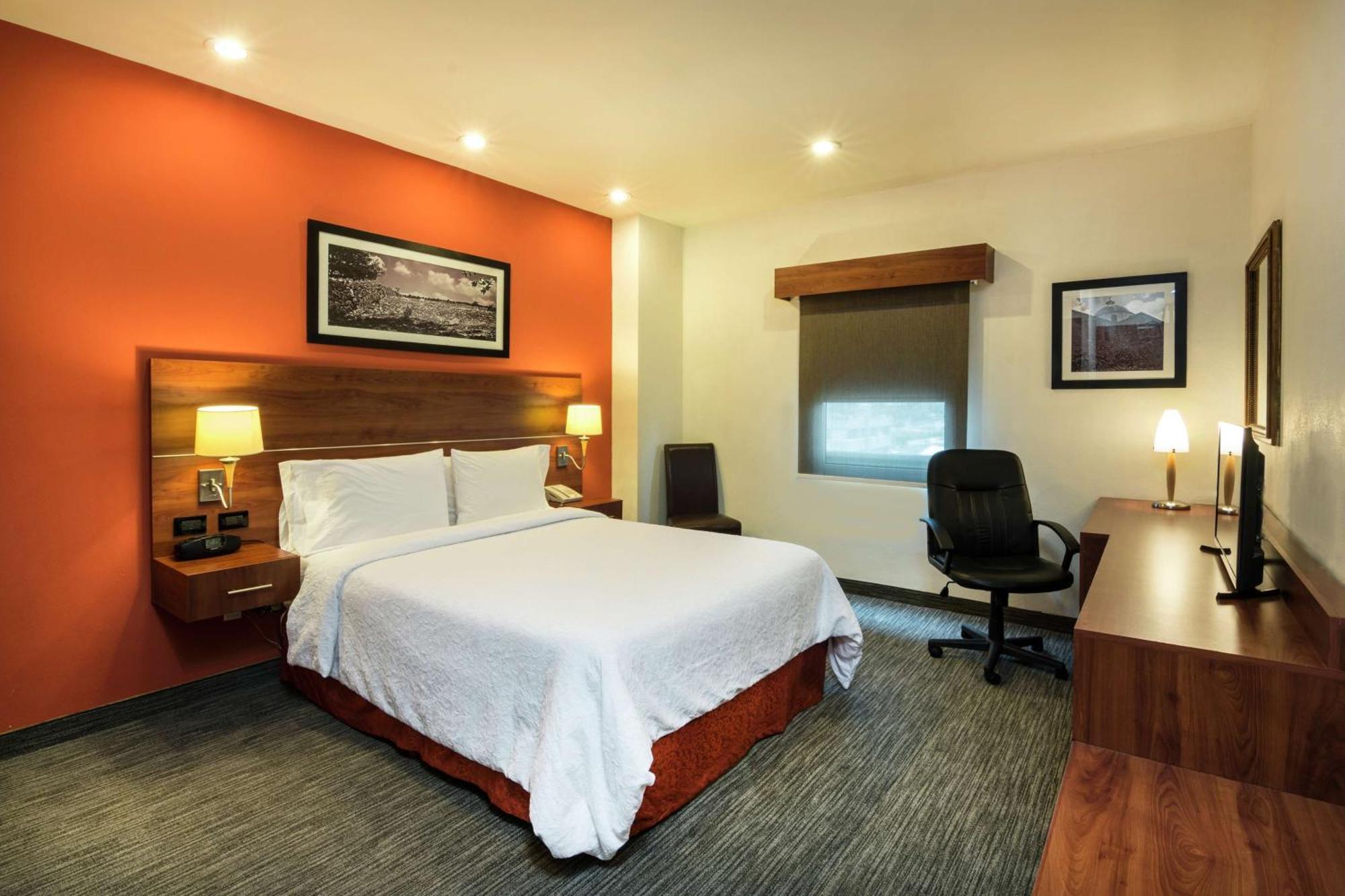 Hampton By Hilton San Juan Del Rio Hotell Exteriör bild