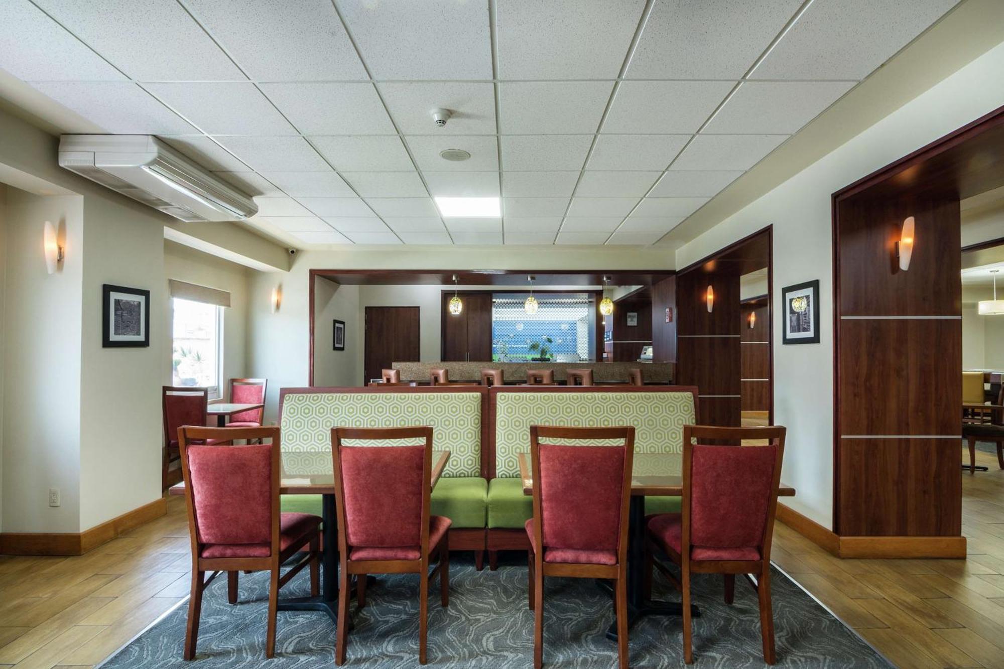 Hampton By Hilton San Juan Del Rio Hotell Exteriör bild