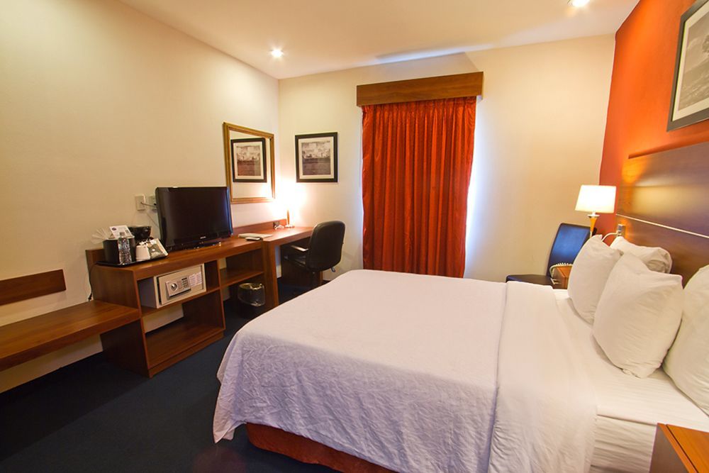 Hampton By Hilton San Juan Del Rio Hotell Exteriör bild
