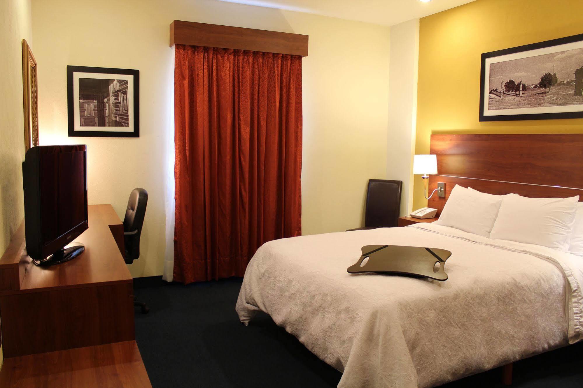 Hampton By Hilton San Juan Del Rio Hotell Exteriör bild