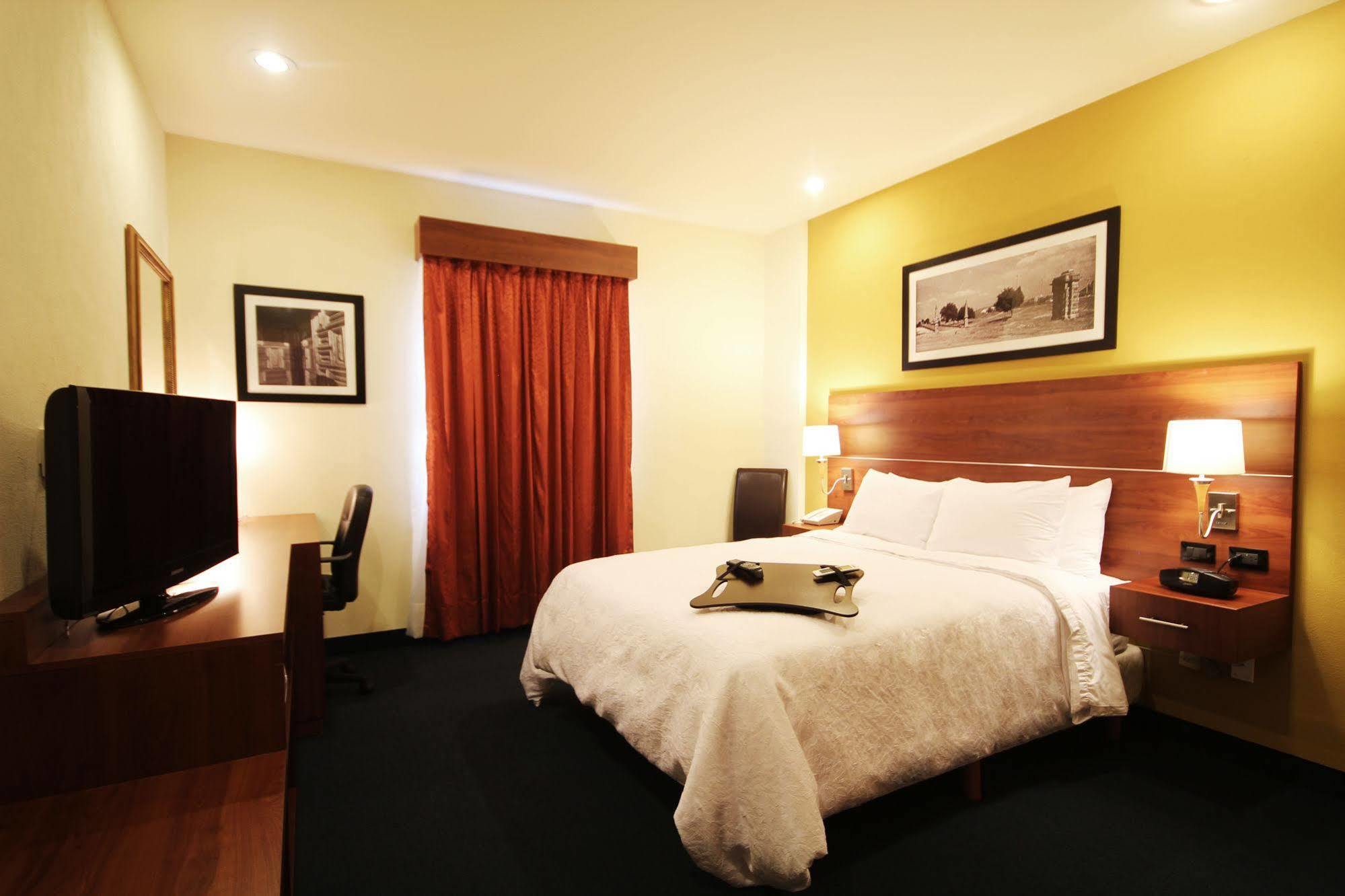 Hampton By Hilton San Juan Del Rio Hotell Exteriör bild