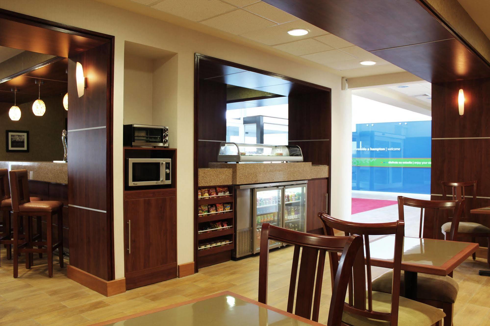 Hampton By Hilton San Juan Del Rio Hotell Exteriör bild
