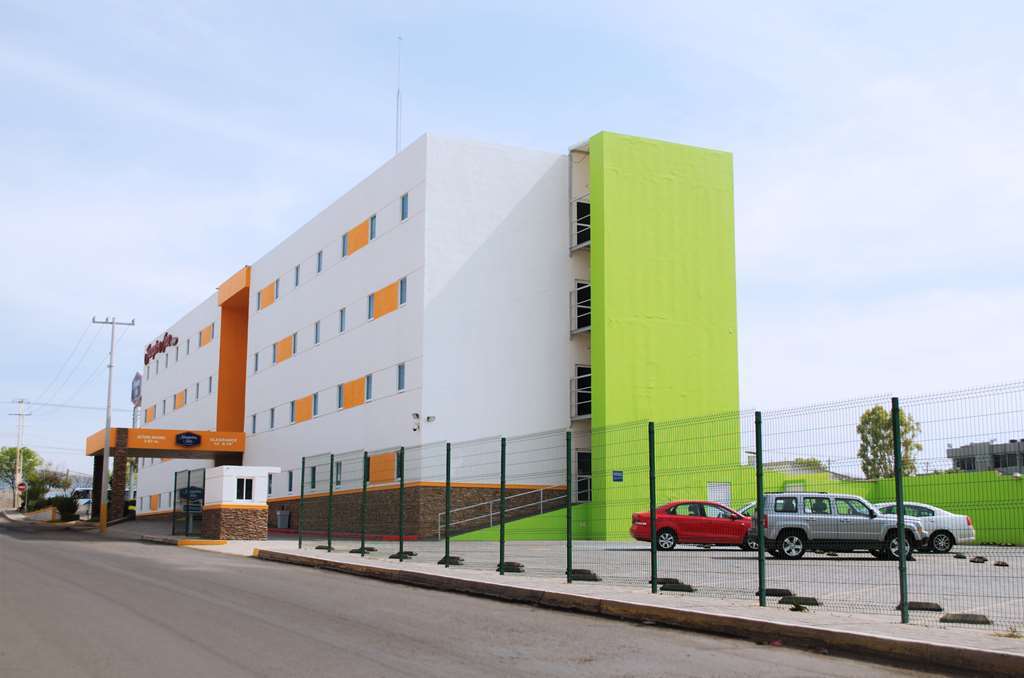 Hampton By Hilton San Juan Del Rio Hotell Exteriör bild
